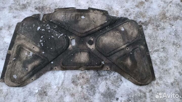 Шумоизоляция капота Audi 100C4