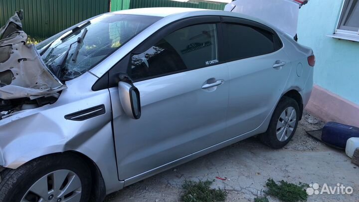 Kia Rio 1.6 МТ, 2013, битый, 160 000 км