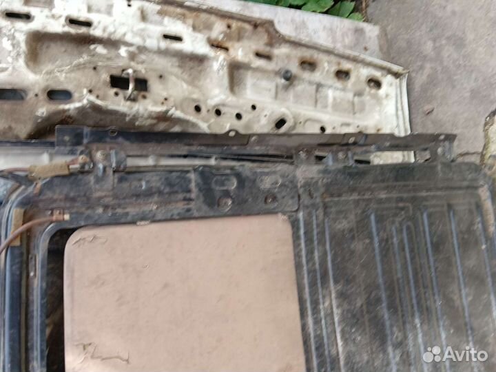 Люк на крышу авто