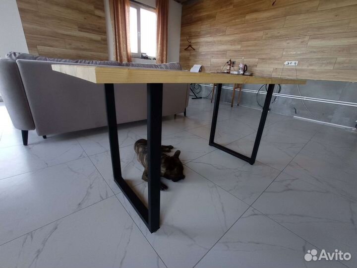 Обеденный стол из массива