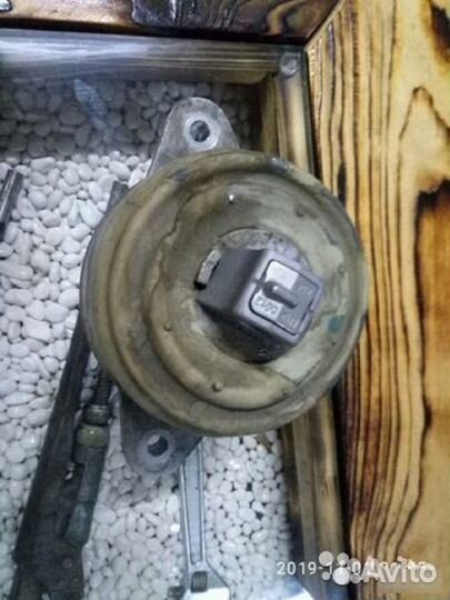 Опора двигателя Mercedes-Benz E-Class W212