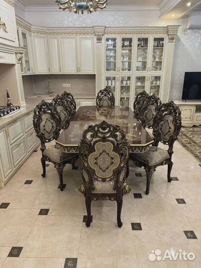 Стол обеденный