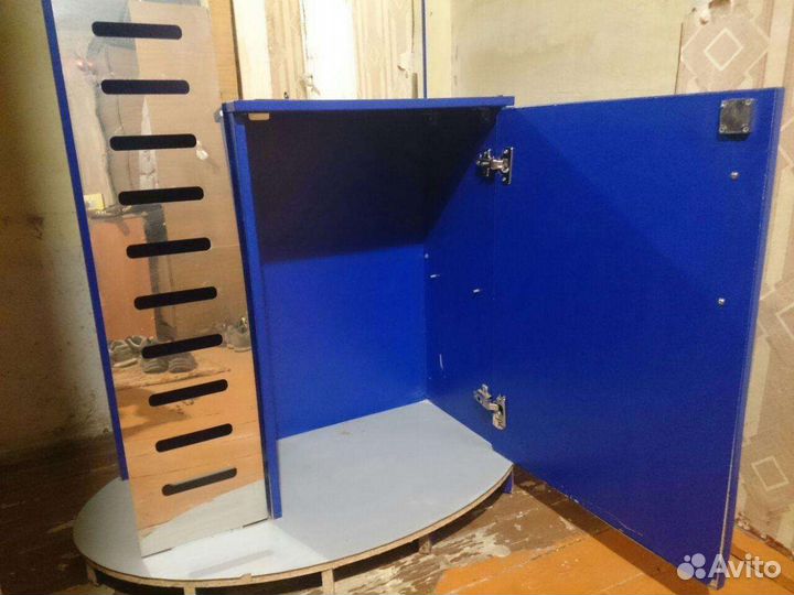 Тумба с зеркалом в прихожую