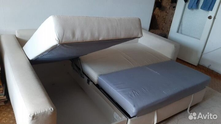 Диван угловой белый