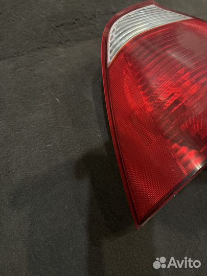Задний левый фонарь Ford Focus 1 седан америка