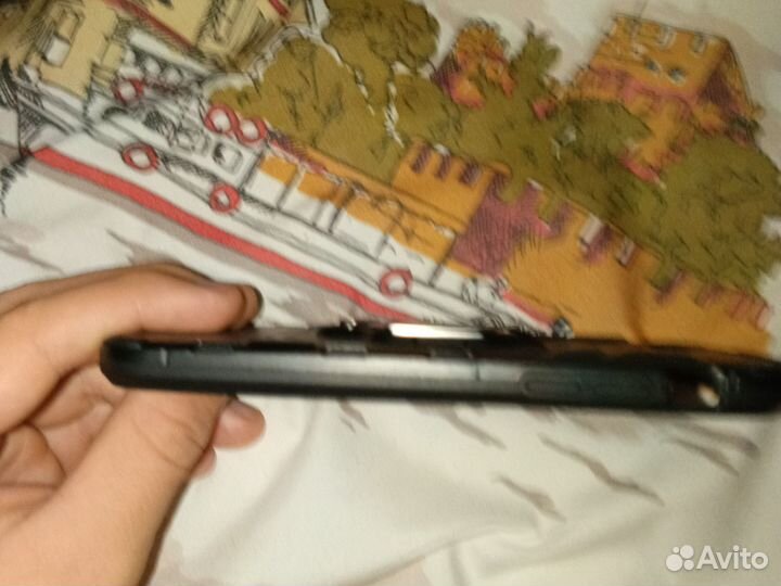 Продам противоударный чехол на айфон 7