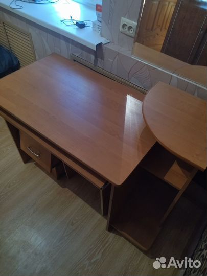 Компьютерный стол