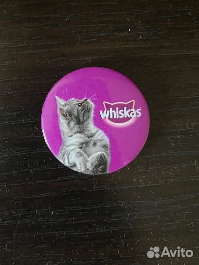 Значок с котиком от Whiskas