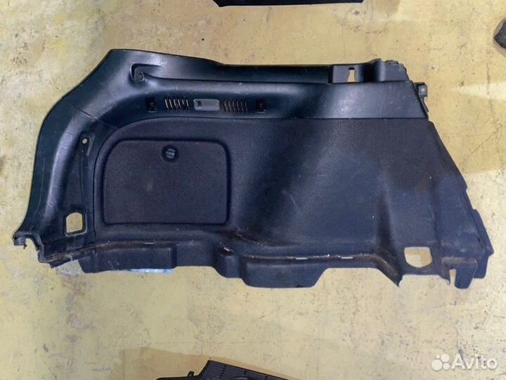 Обшивка багажника задняя левая Toyota Avensis T250