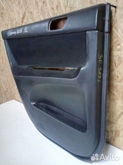 Обшивка двери задняя левая Toyota Camry V30 2.4