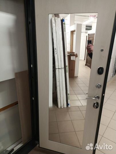 Дверь входная Троя Серебро maxi зеркало 960 мм