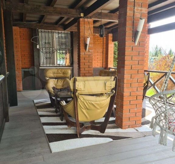 Дом 270 м² на участке 14 сот.