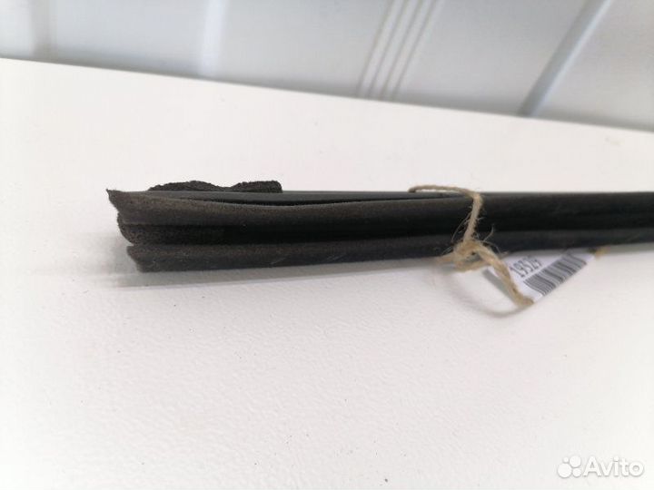 Уплотнитель (бархотка ) передний правый Toyota