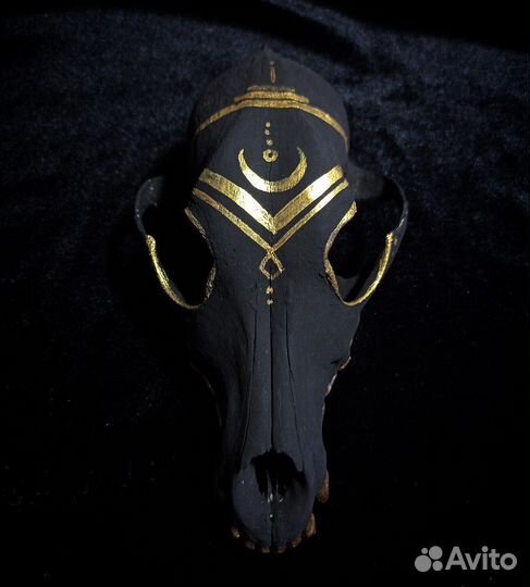 Череп с росписью