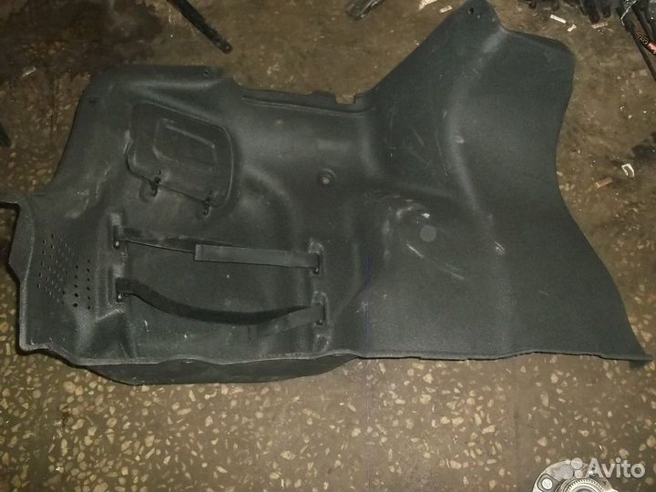 Обшивка багажника правая (Kia Rio)