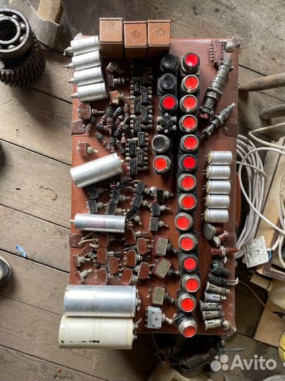 Пусковые кнопки, тумблеры, разъемы