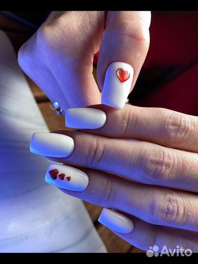 Маникюр с покрытием гель-лаком