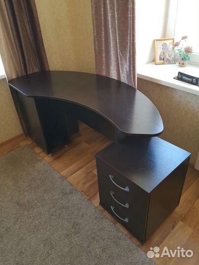 Компьютерный стол