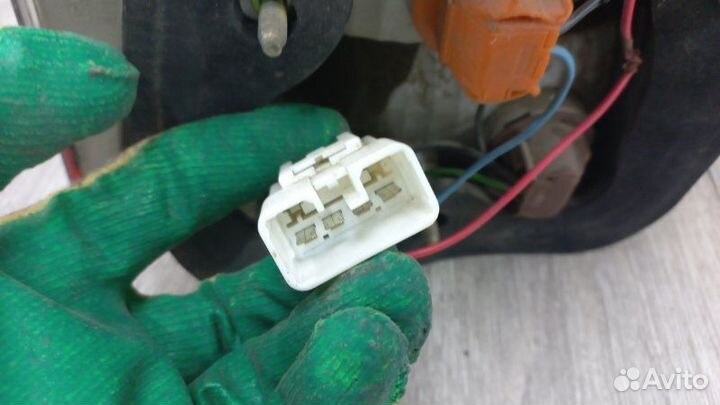 Фонарь задний левый Mitsubishi Carisma DA 2001