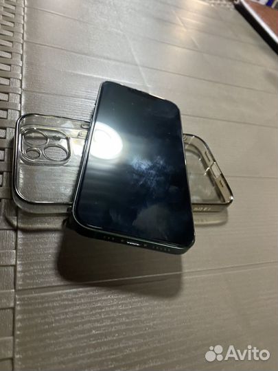 Телефон iPhone 13