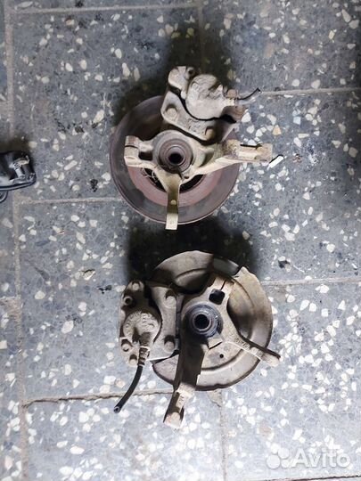 Поворотный кулак левый для renault logan 1