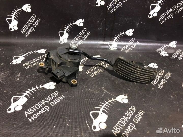 Педаль газа Nissan Qashqai J10E 1.6 HR16DE 2011