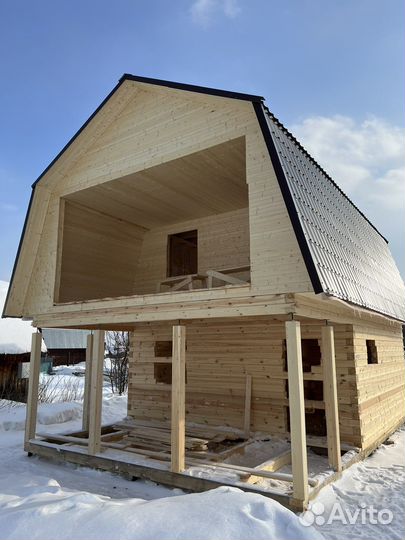 Рабочие на строительство бани, дома из бруса