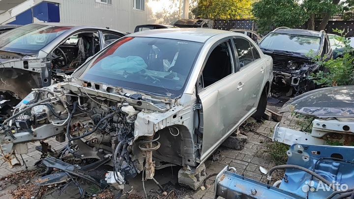 В разбор Toyota Avensis