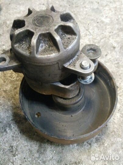 Натяжитель ремня грм Mercedes-Benz C-Class W202