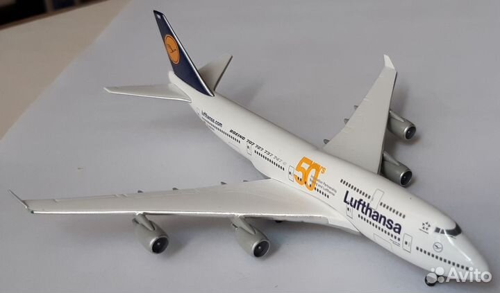 Модель самолета Boeing B 747-430 Lufthansa 1:500