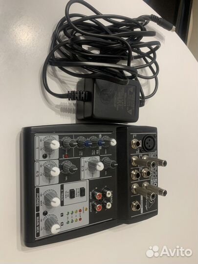 Микшерный пульт Behringer xenyx 502