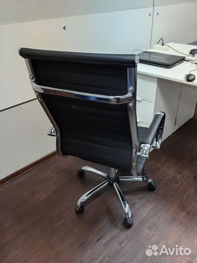 Офисное кресло