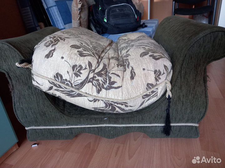 Диван и прикроватный пуфик