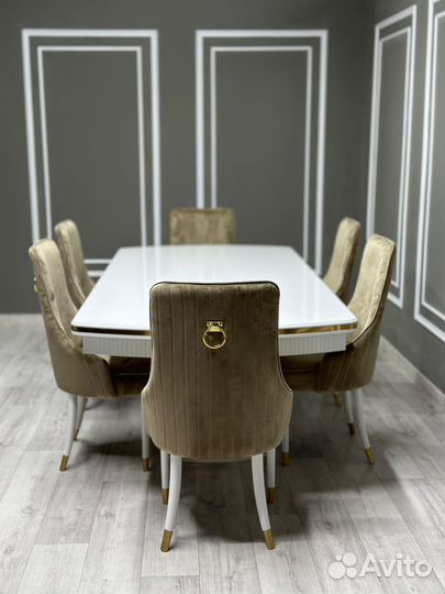 Стол и стулья