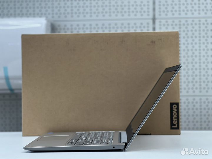 Новый ноутбук с SSD и FHD для работы