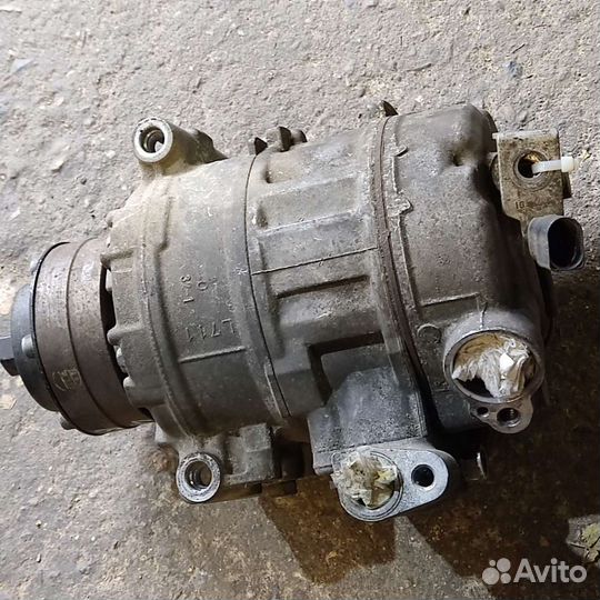 Компрессор кондиционера 4.2 BAR Ауди Q7 VW Туарег