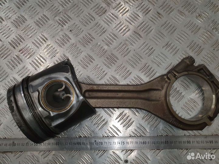 Шатун поршень OM501 R54103 б/у для Mercedes Actros