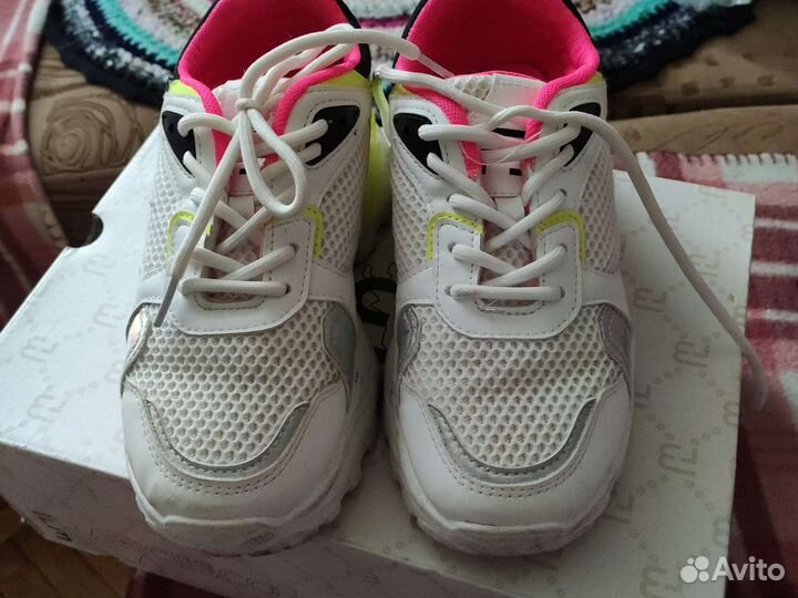 Кроссовки для девочки