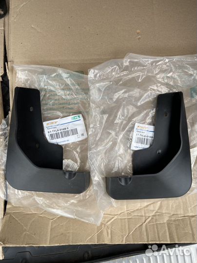 Брызговики переднии Тайота Камри v50