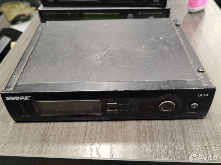 Базы Shure и Sennheiser