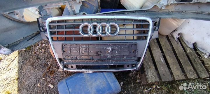 Решетка радиатора audi a4 2011г.Оригинал