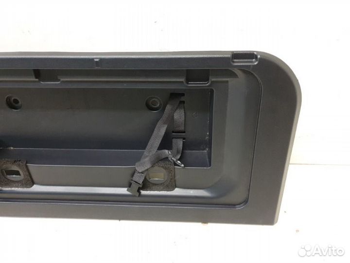 Обшивка двери багажника задняя Toyota Land Cruiser