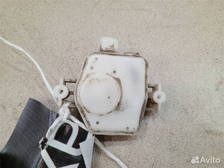 Активатор замка багажника Mitsubishi Pajero iO 19