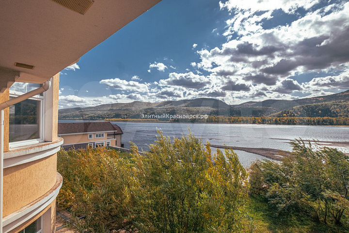 Дом 720 м² на участке 50 сот.