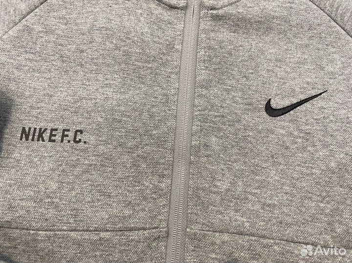 Спортивный костюм Nike