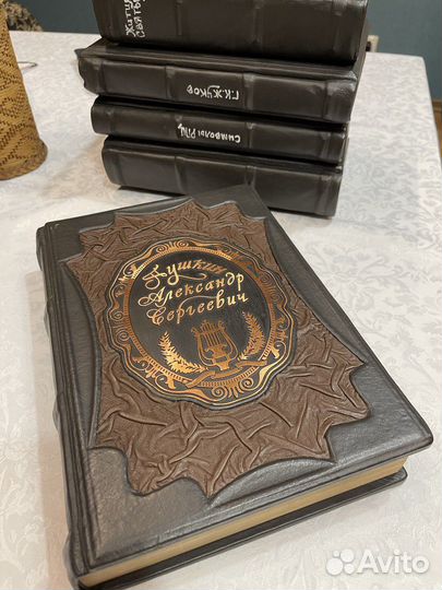 Подарочное издание А С Пушкин в кожаном переплете