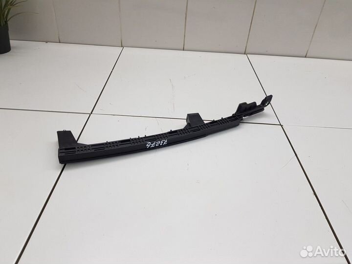 Направляющая стекла задней правой двери