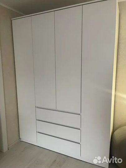 Шкаф белый распашной + 3 ящика 1600