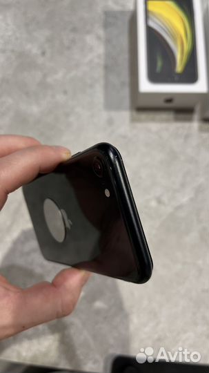 Телефон iPhone SE 2020