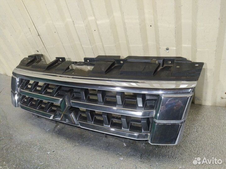 Решетка радиатора Mitsubishi Pajero 4 V8